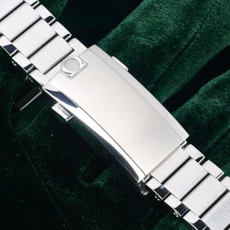 15 - buckle or clasp closed diagonal