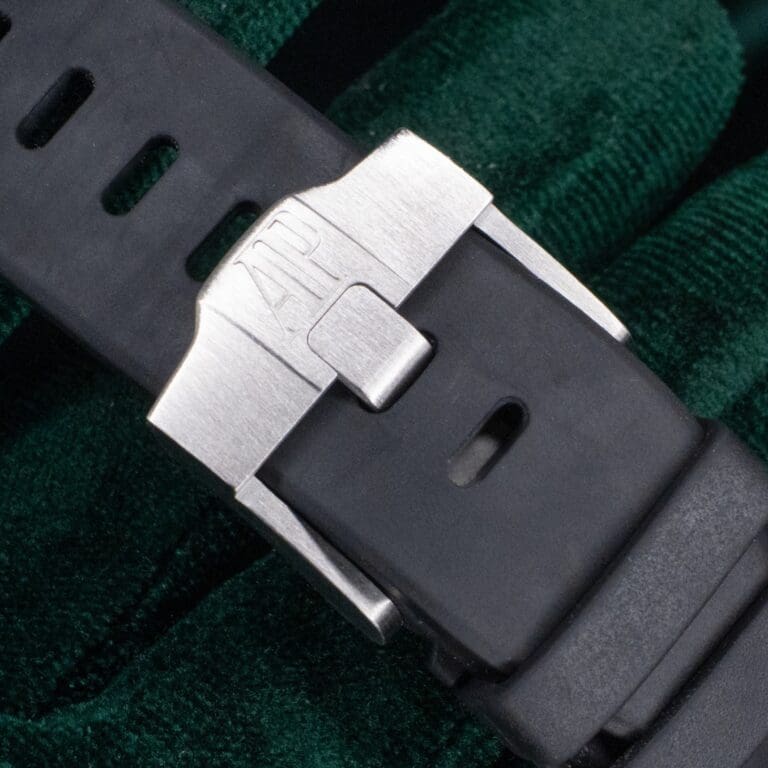 15 - buckle or clasp closed diagonal