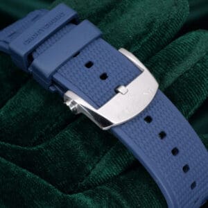 15 - buckle or clasp closed diagonal