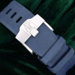 15 - buckle or clasp closed diagonal