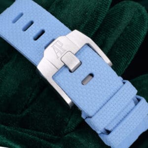 15 - buckle or clasp closed diagonal