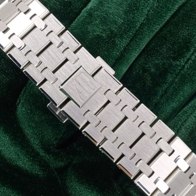 15 - buckle or clasp closed diagonal