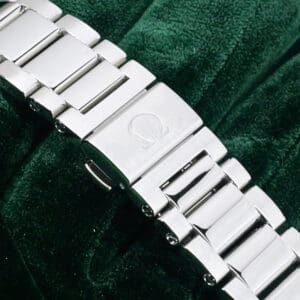 15 - buckle or clasp closed diagonal