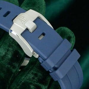 15 - buckle or clasp closed diagonal