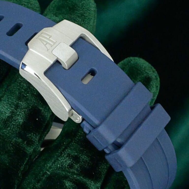 15 - buckle or clasp closed diagonal