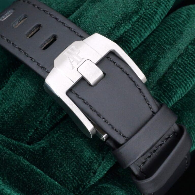 15 - buckle or clasp closed diagonal