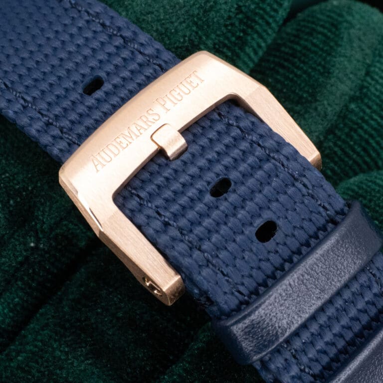 15 - buckle or clasp closed diagonal