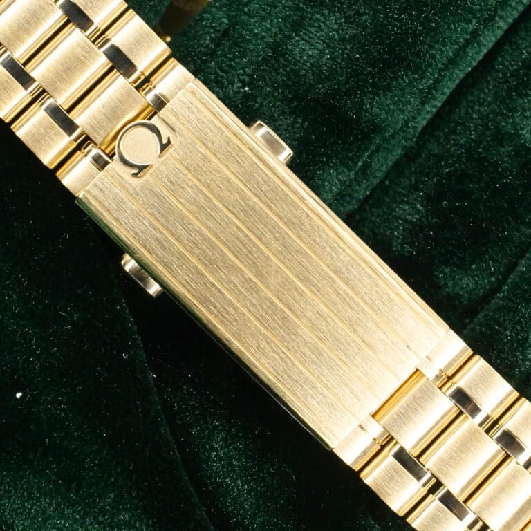 15 - buckle or clasp closed diagonal