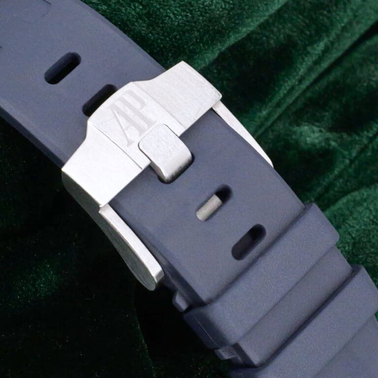 15 - buckle or clasp closed diagonal