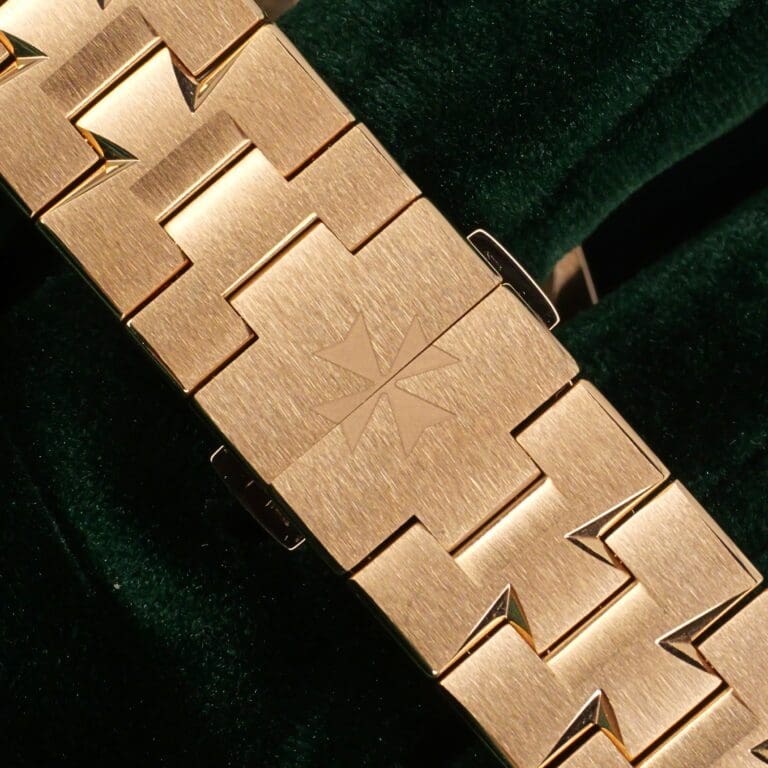 15 - buckle or clasp closed diagonal