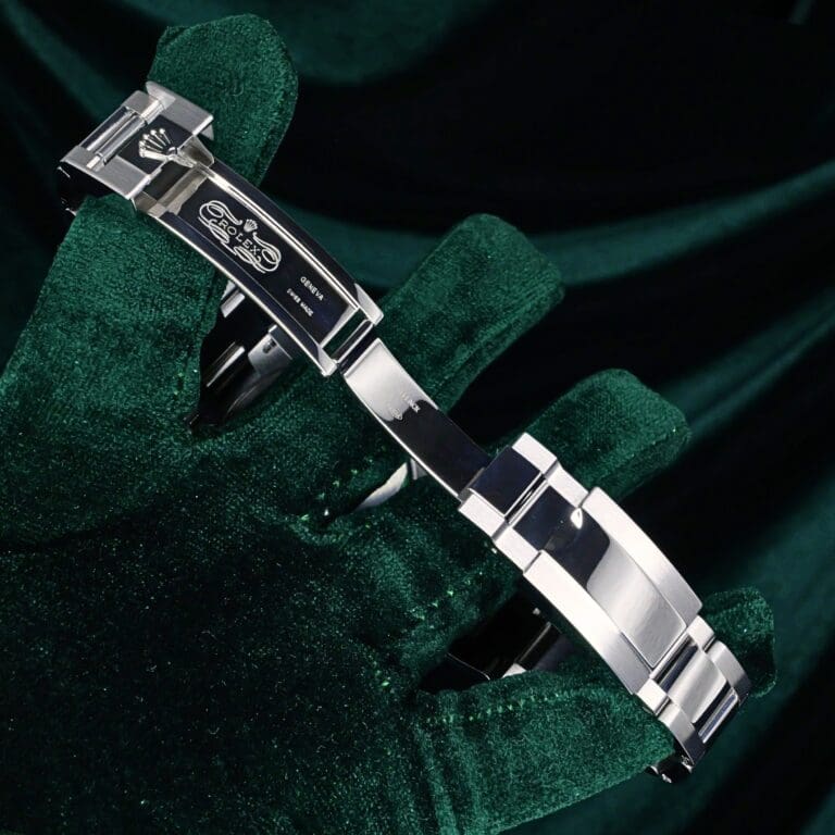 17 - buckle or clasp open