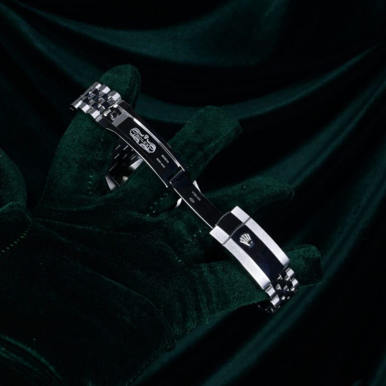 17 - buckle or clasp open