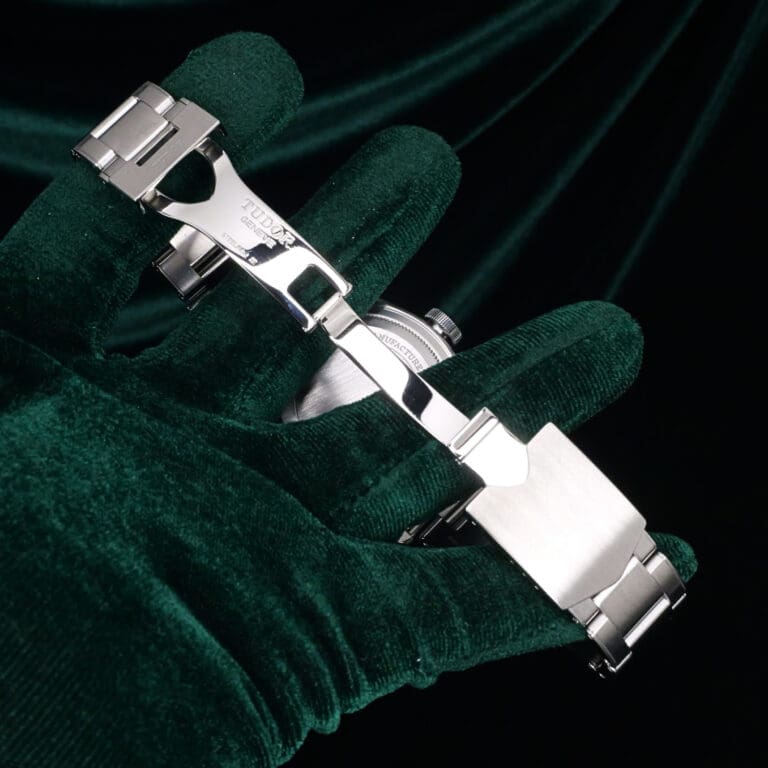 17 - buckle or clasp open