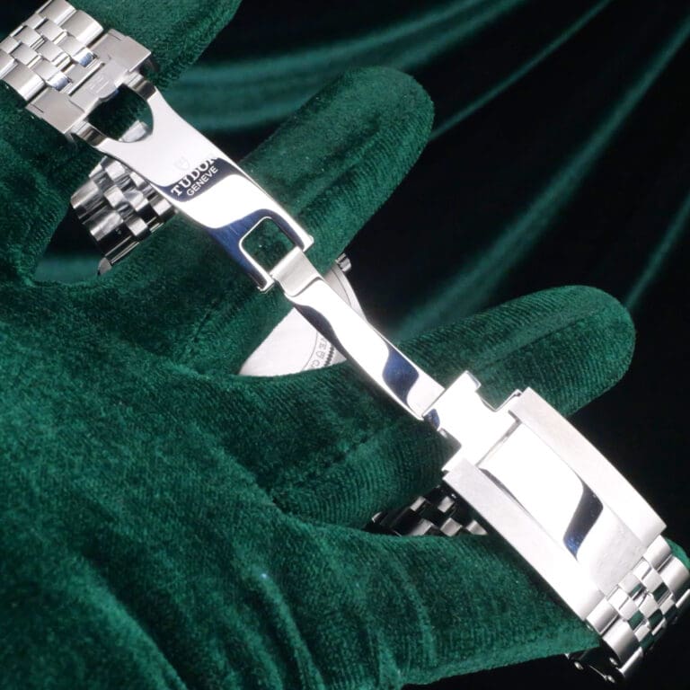 17 - buckle or clasp open