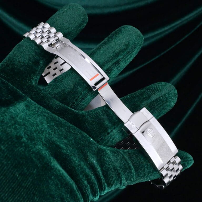 17 - buckle or clasp open