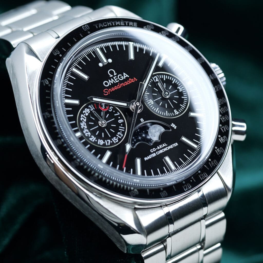 Omega Speedmaster Moonphase Co-Axial Master Chronometer Chronograph Black Dial Stainless Steel 44.25mm MINT CONDITION COMPLETE SET 304.30.44.52.01.001