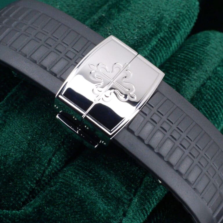 15 - buckle or clasp closed diagonal