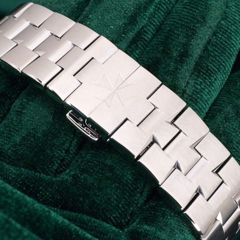 15 - buckle or clasp closed diagonal