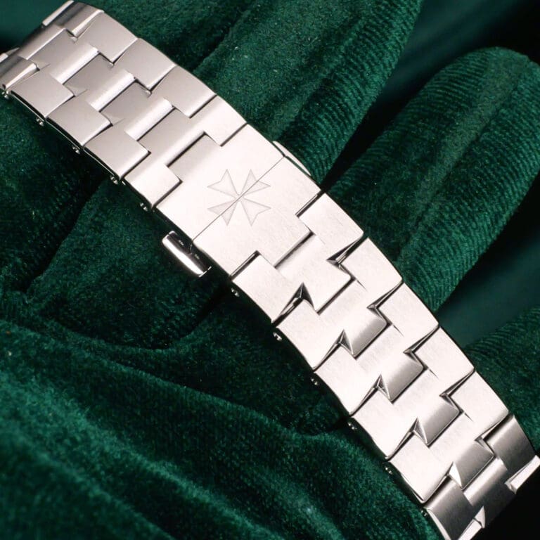 15 - buckle or clasp closed diagonal