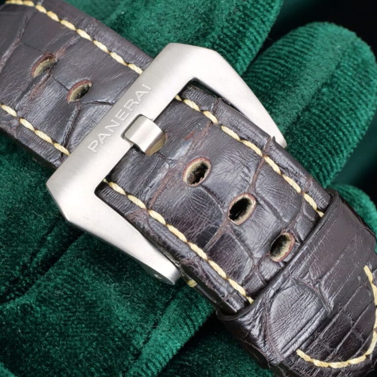15 - buckle or clasp closed diagonal