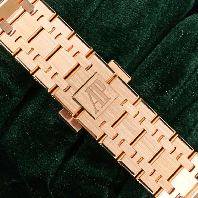 15 - buckle or clasp closed diagonal