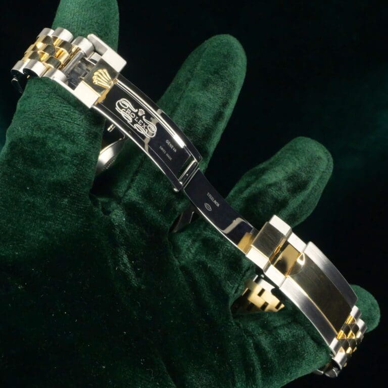 17 - buckle or clasp open