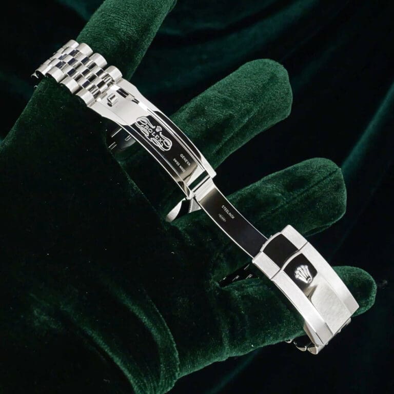17 - buckle or clasp open