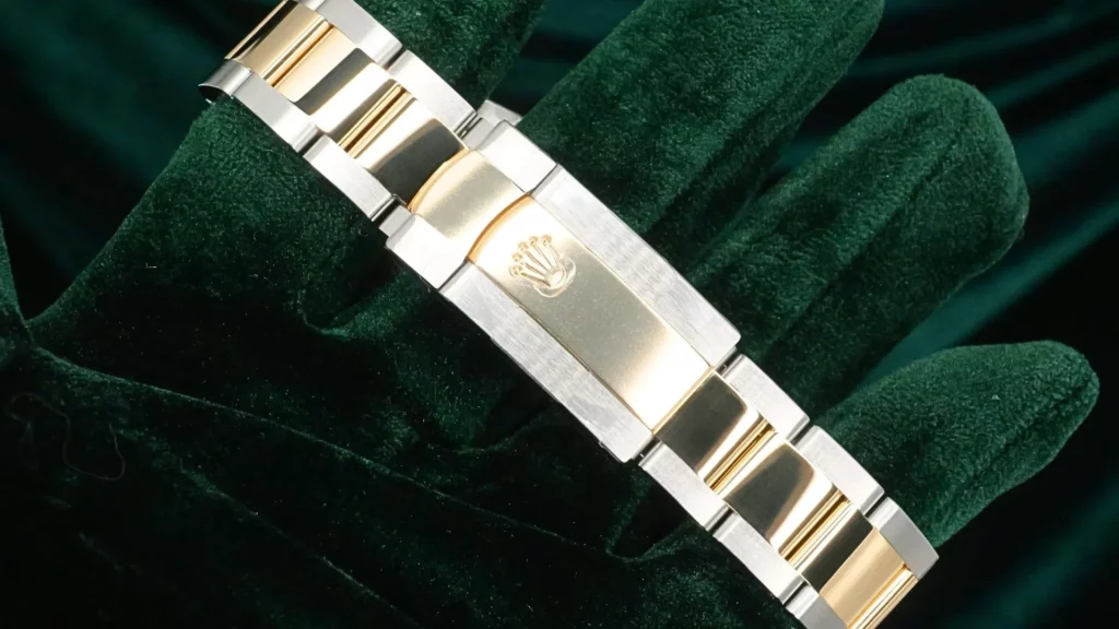 2025 Rolex Datejust 41 Champagne Dial Diamond 18K Yellow Gold Steel 126333 - Bracelet and Clasp