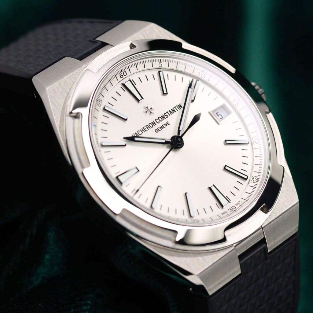 Vacheron Constantin Overseas Silver Dial Black Rubber Strap Stainless Steel 41mm MINT CONDITION COMPLETE SET 4500V/110A-B126
