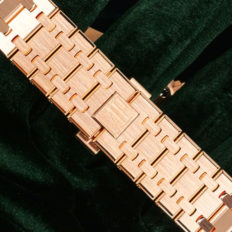 15 - buckle or clasp closed diagonal