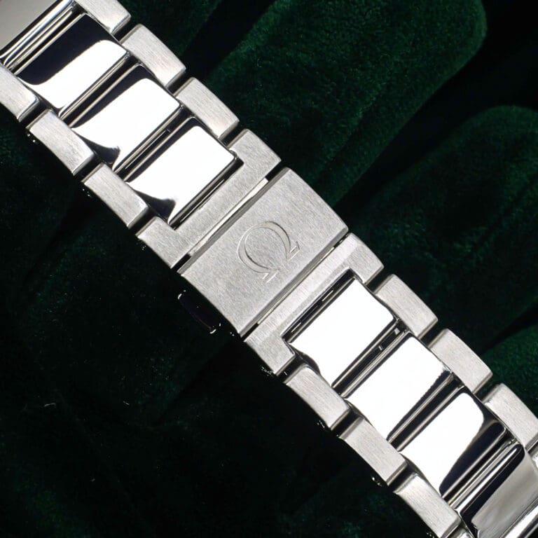 15 - buckle or clasp closed diagonal