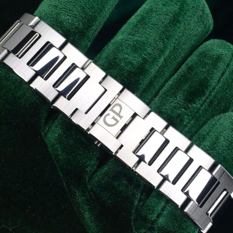 15 - buckle or clasp closed diagonal