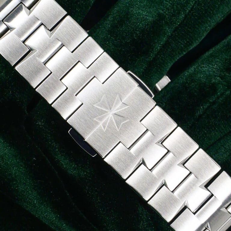 15 - buckle or clasp closed diagonal
