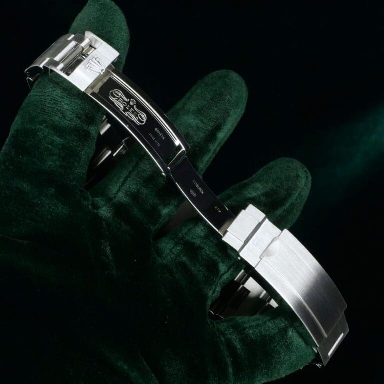 17 - buckle or clasp open