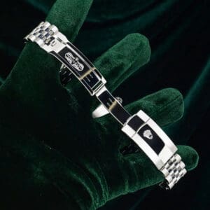 17 - buckle or clasp open