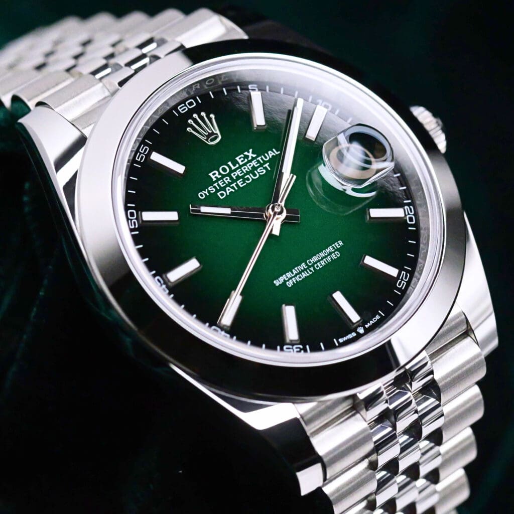 2026 Rolex Datejust Green Ombre Dial Smooth Bezel Jubilee Bracelet Stainless Steel 41mm MINT CONDITION COMPLETE SET 126300