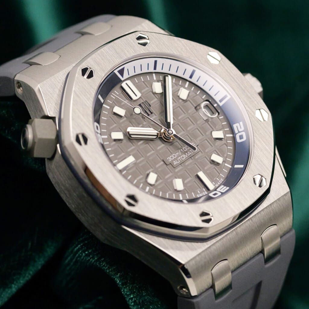 Audemars Piguet Royal Oak Offshore Diver Grey Dial Blue Inner Bezel Grey Rubber Strap Stainless Steel 42mm MINT CONDITION COMPLETE SET 15720ST.OO.A009CA.01