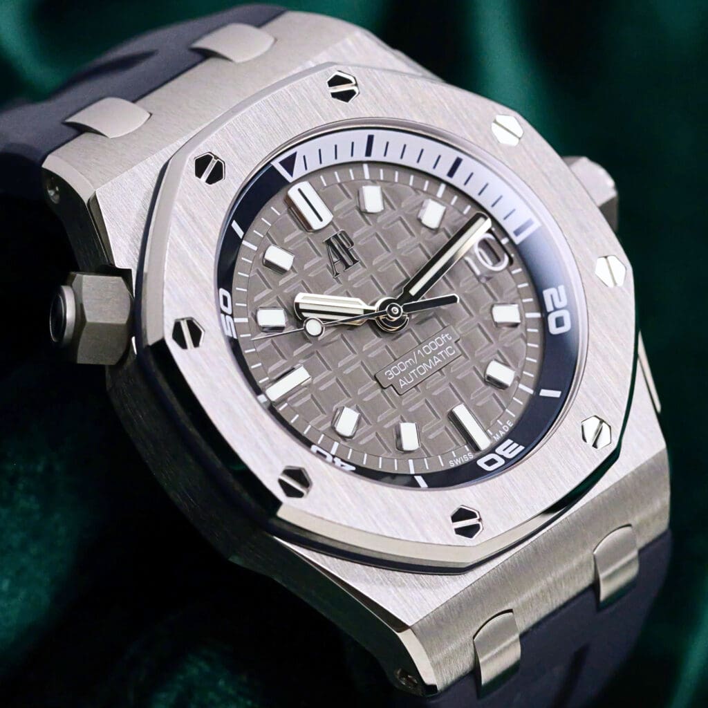 Audemars Piguet Royal Oak Offshore Diver Grey Dial Blue Rubber Strap Stainless Steel 42mm MINT CONDITION COMPLETE SET 15720ST.OO.A009CA.01