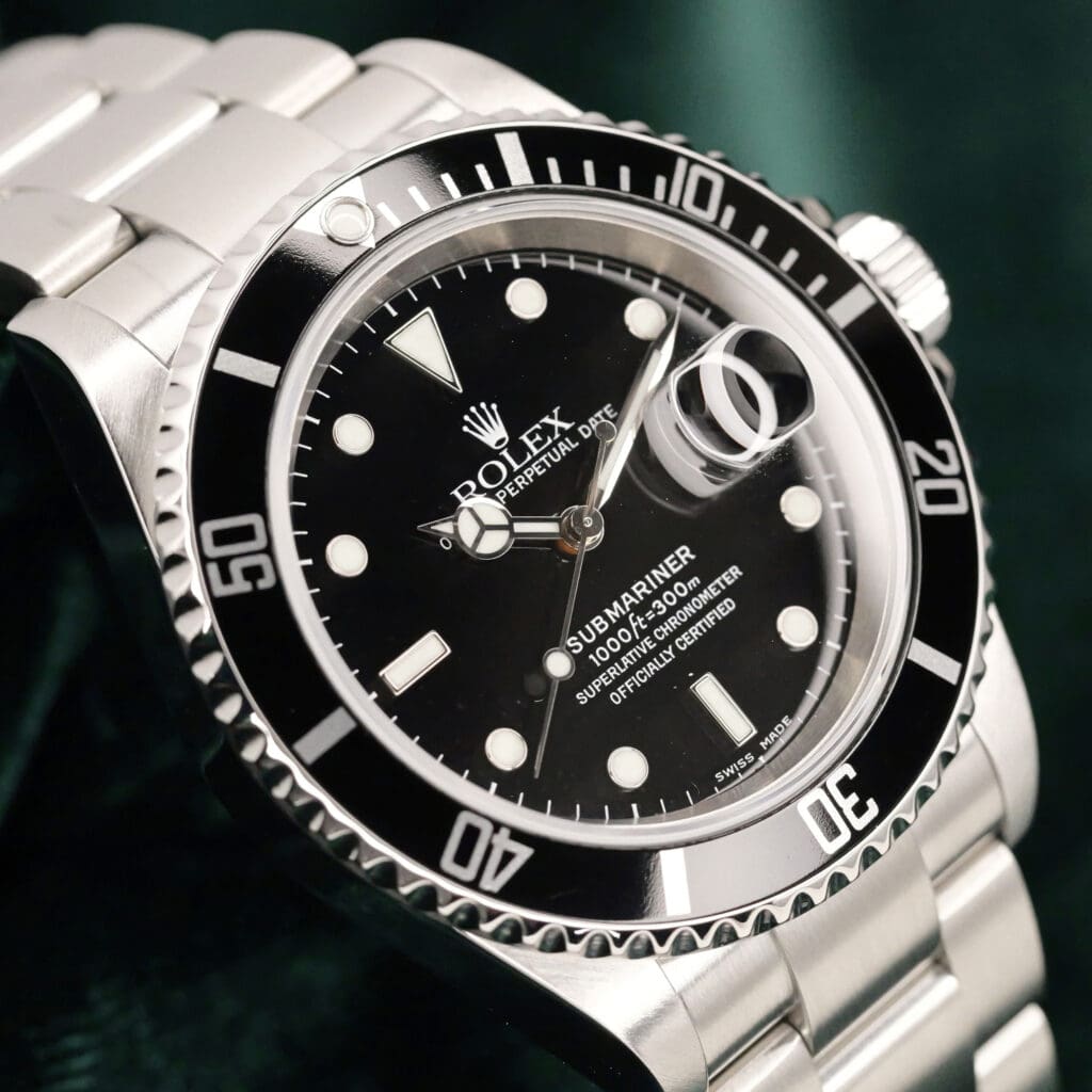 Rolex Submariner Date Black Dial Black Bezel Stainless Steel 40mm MINT CONDITION COMPLETE SET 16610