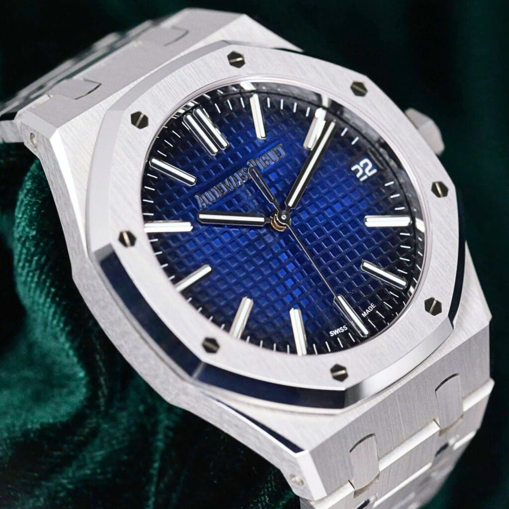 2026 NEW UNWORN Audemars Piguet Royal Oak Smoked Blue Dial 18K White Gold 41mm COMPLETE SET 15510BC.OO.1320BC.04