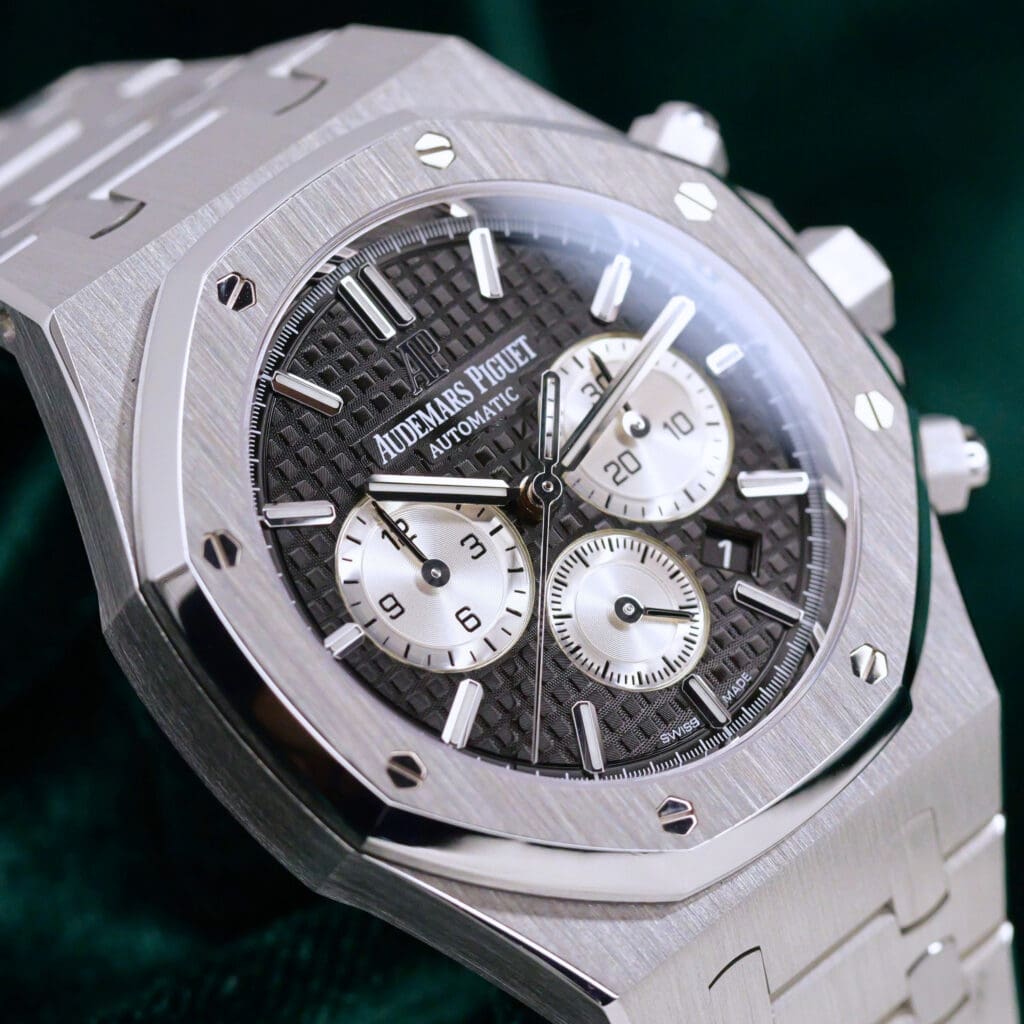 Audemars Piguet Royal Oak Chronograph "Reverse Panda" Black Dial Silver Subdials Stainless Steel 41mm MINT CONDITION COMPLETE SET 26331ST