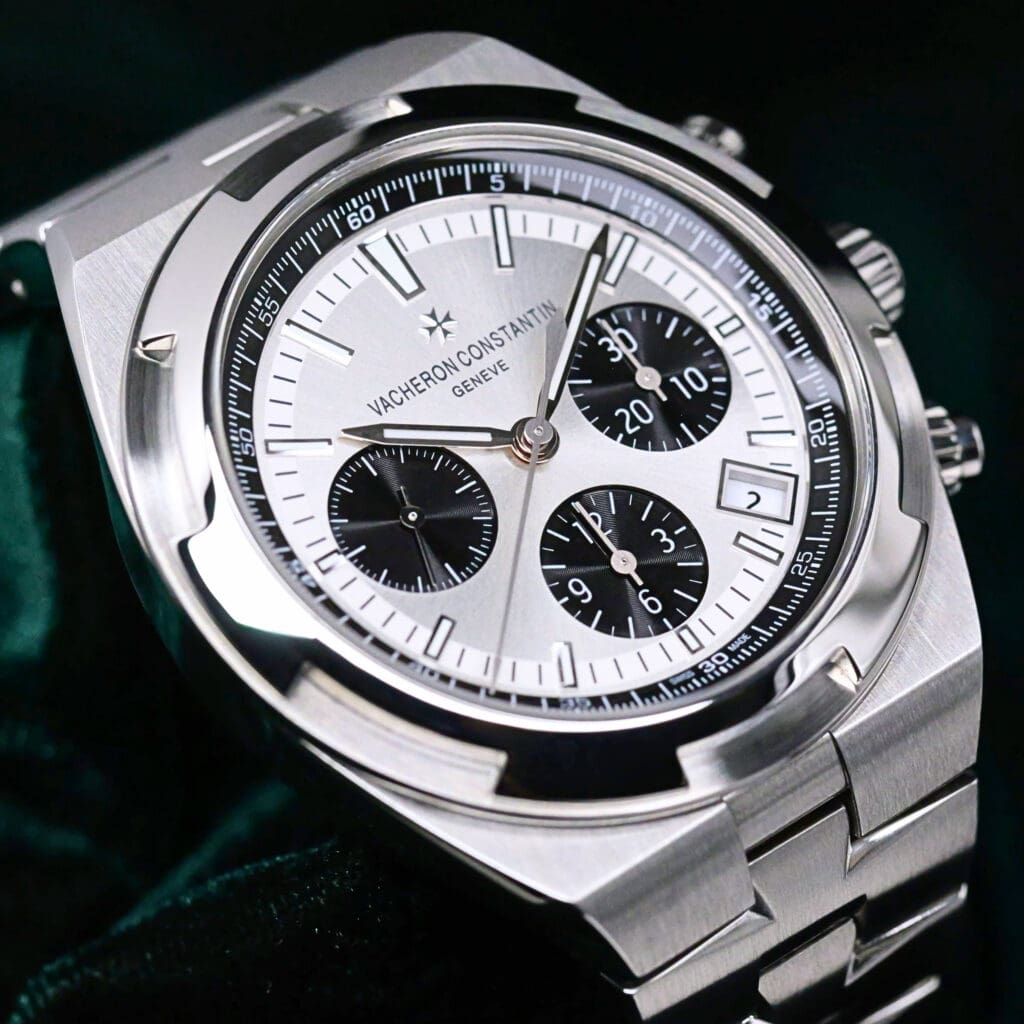 Vacheron Constantin Overseas Chronograph "Panda" Silver Dial Black Subdials Stainless Steel 42.5mm MINT CONDITION COMPLETE SET 5500V/110A-B686